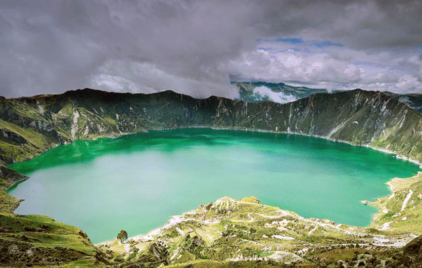 See im Vulkankrater Anden Ecuador