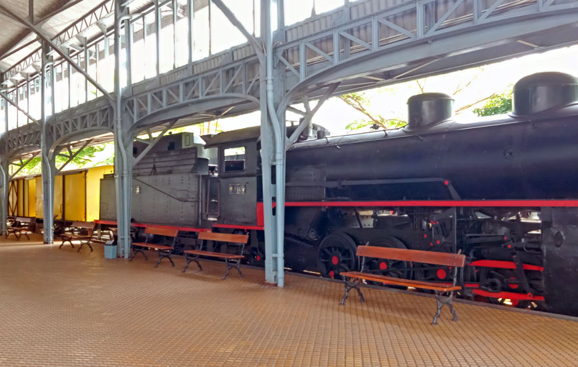 Alte Lokomotive im Museum von Ambarawa
