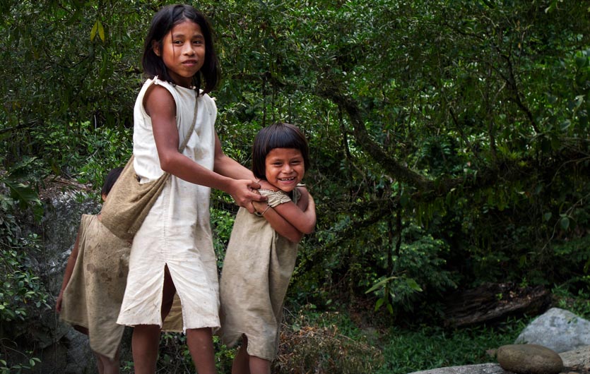 Kinder des Koki-Volkes in Kolumbien