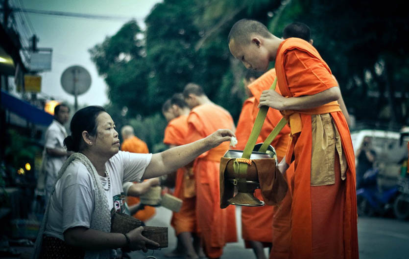 Spende an die Mönche